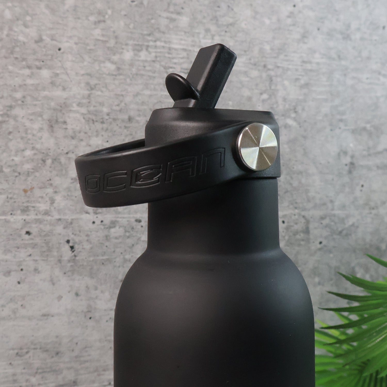 KikiKart 1000ml Matte Black Stainless Steel Water Bottle with Built-in Straw & Carry Strap