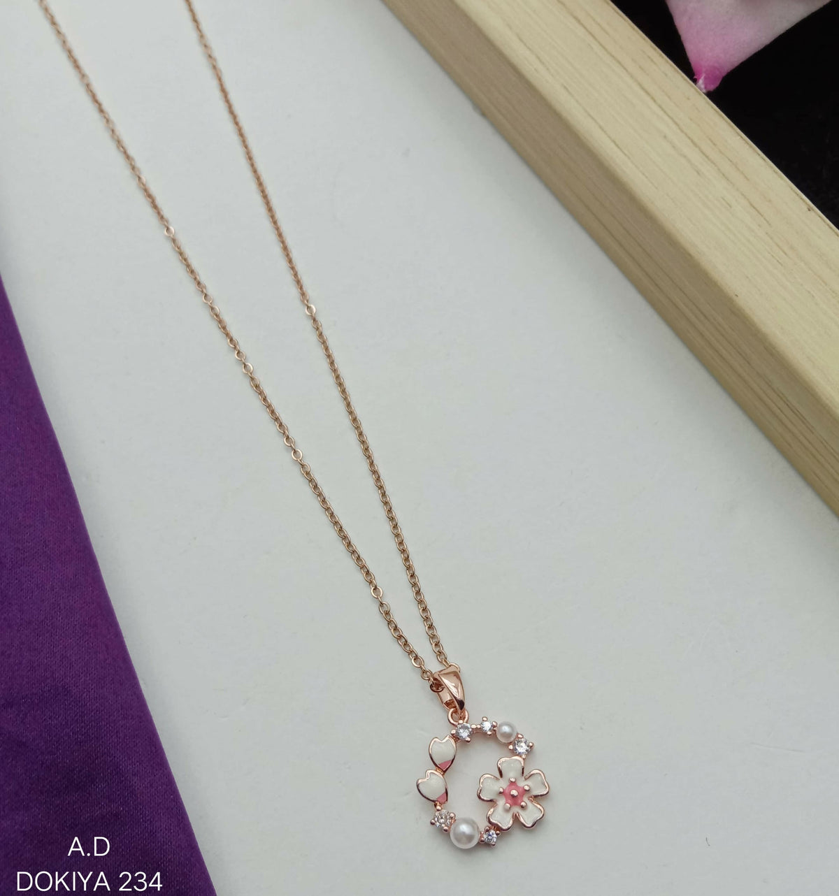 CHAIN WITH PENDAL FOR GIRL AND WOMAN