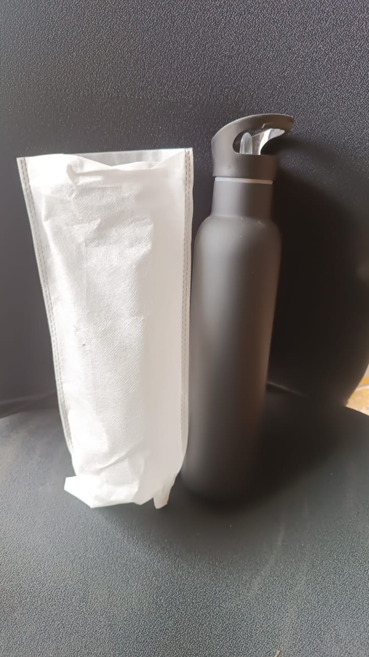 HydroFlow Pro 900ML Matte Black Leak-Proof Sports Hydration Bottle